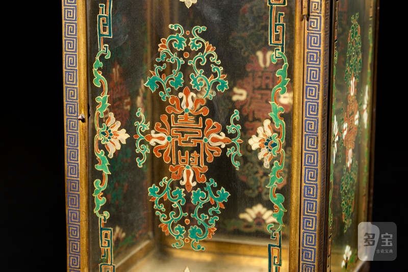 PAIRE DE LANTERNES EN ÉMAUX CLOISONNÉS ET CHAMPLEVÉS ET VERRE PEINT  CHINE, DYNASTIE QING, ÉPOQUE QIANLONG (1736-1795) - 图4